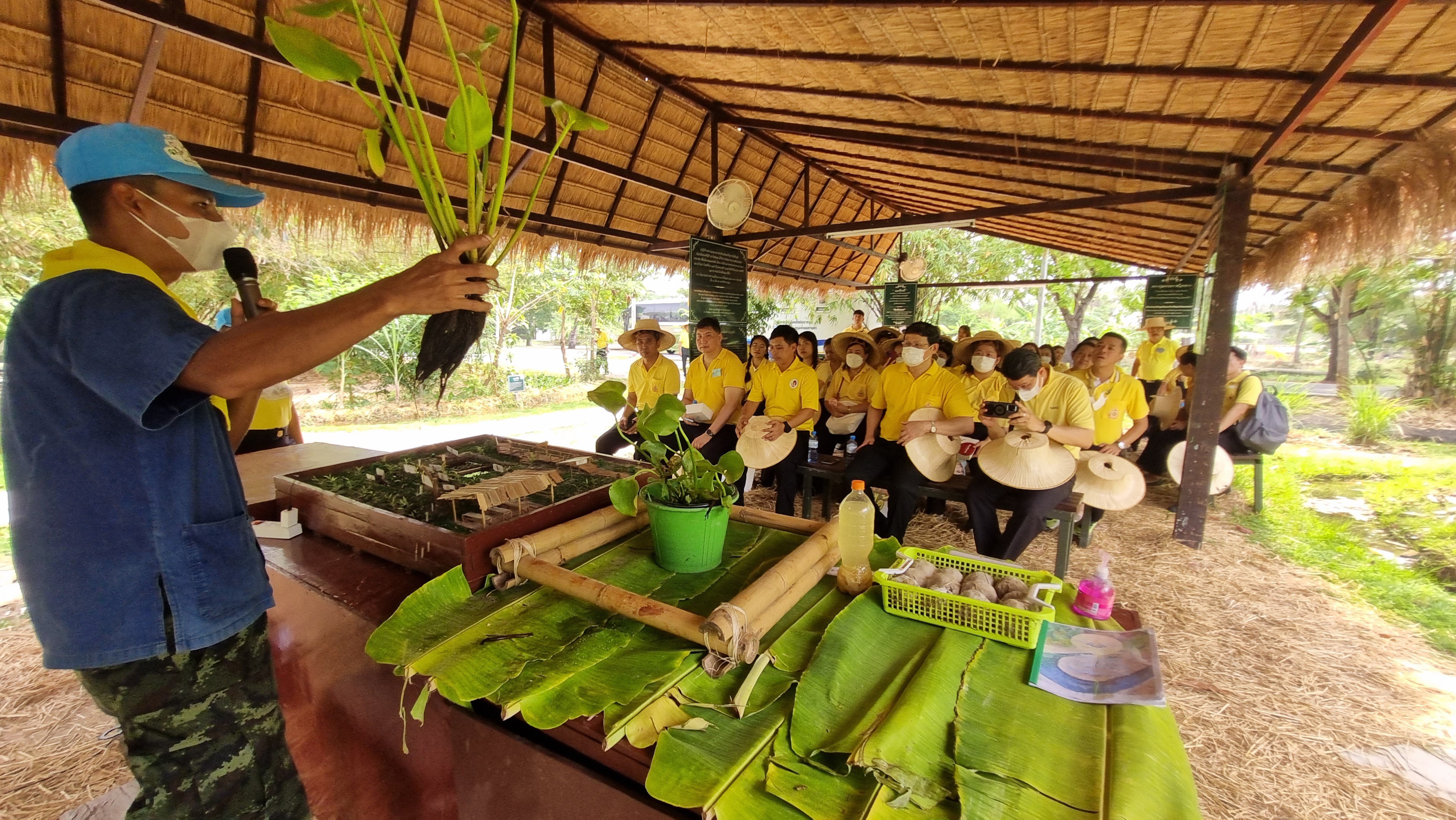 ศส.กสอ. ร่วมกับ กข.กสอ. เข้าร่วมอบรมฝึกปฏิบัติและศึกษาดูงานเศรษฐกิจพอเพียง 