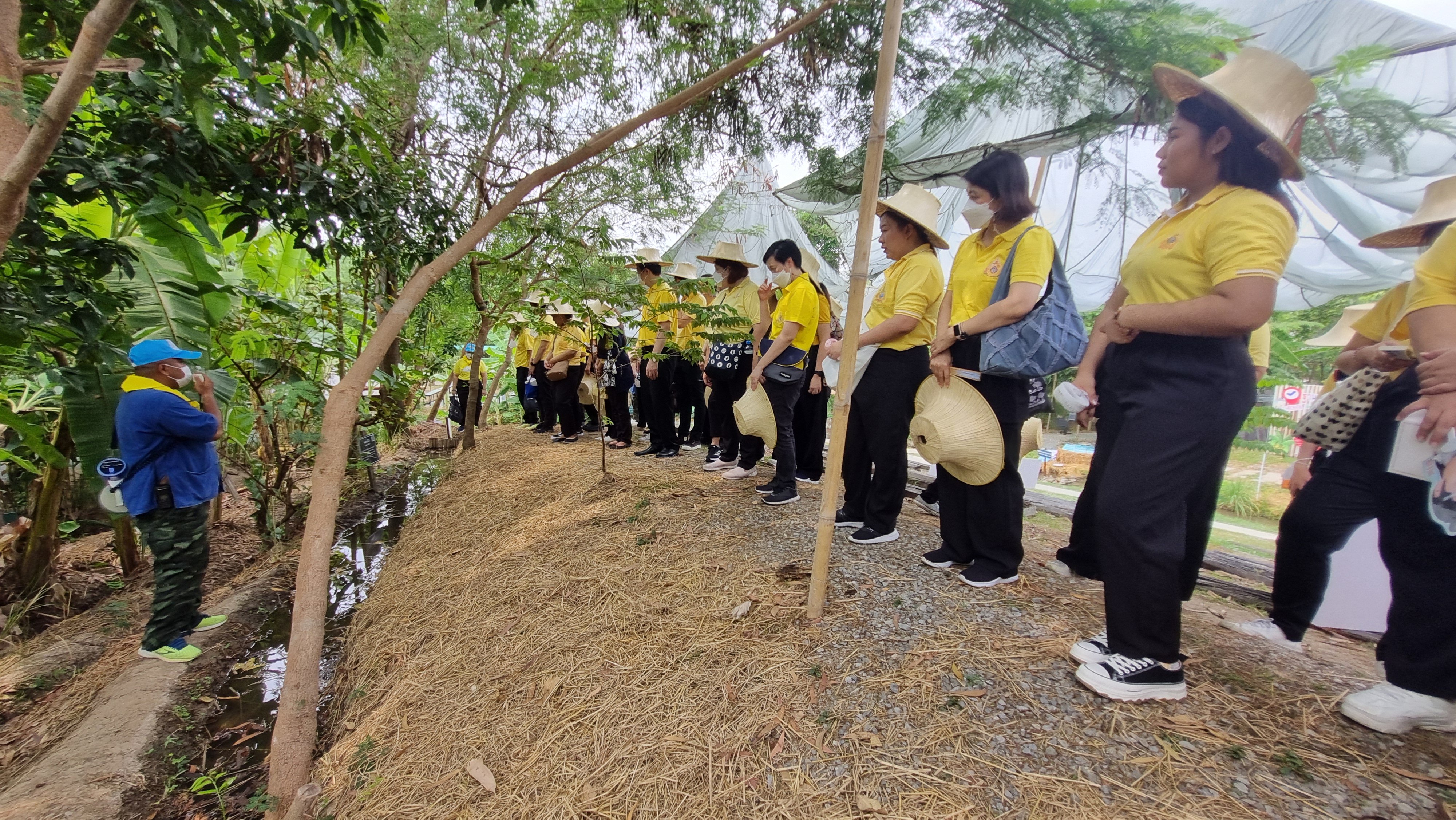 ศส.กสอ. ร่วมกับ กข.กสอ. เข้าร่วมอบรมฝึกปฏิบัติและศึกษาดูงานเศรษฐกิจพอเพียง 