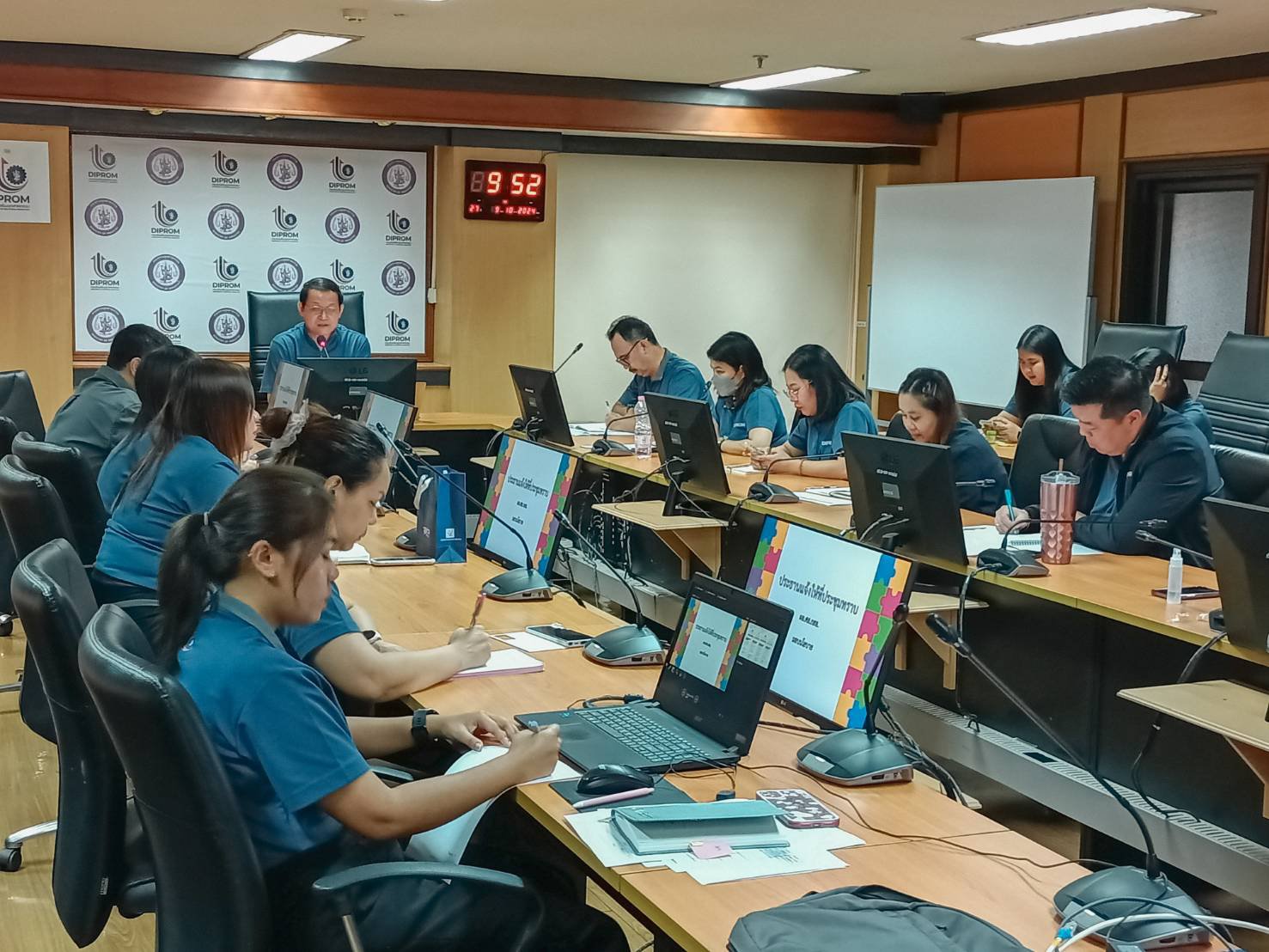 การประชุมคณะผู้บริหารและเจ้าหน้าที่ในสังกัด ศส.กสอ.  ประจำเดือน ตุลาคม 2567 